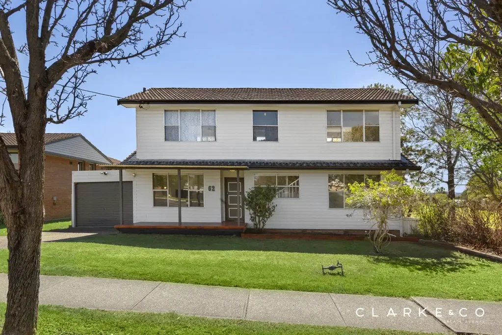 Rutherford 5Kwarto A VERSATILE TWO LEVEL FAMILY HOME!