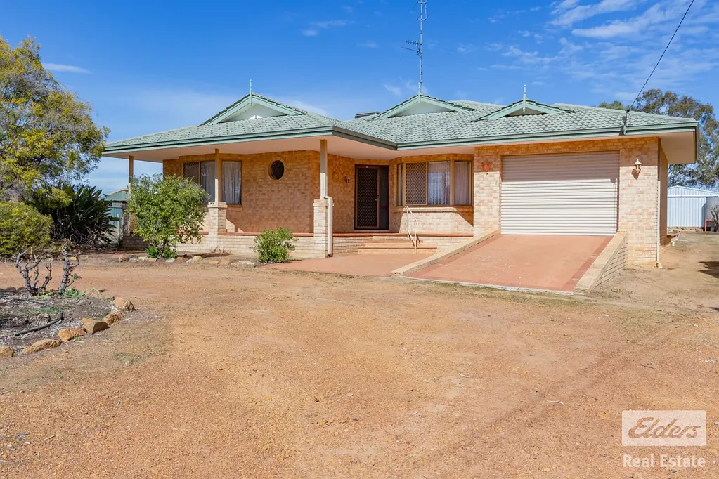 Beverley 4ਬੈੱਡਰੂਮ Solid 4x2 Brick Home with Shed on 1,998m²