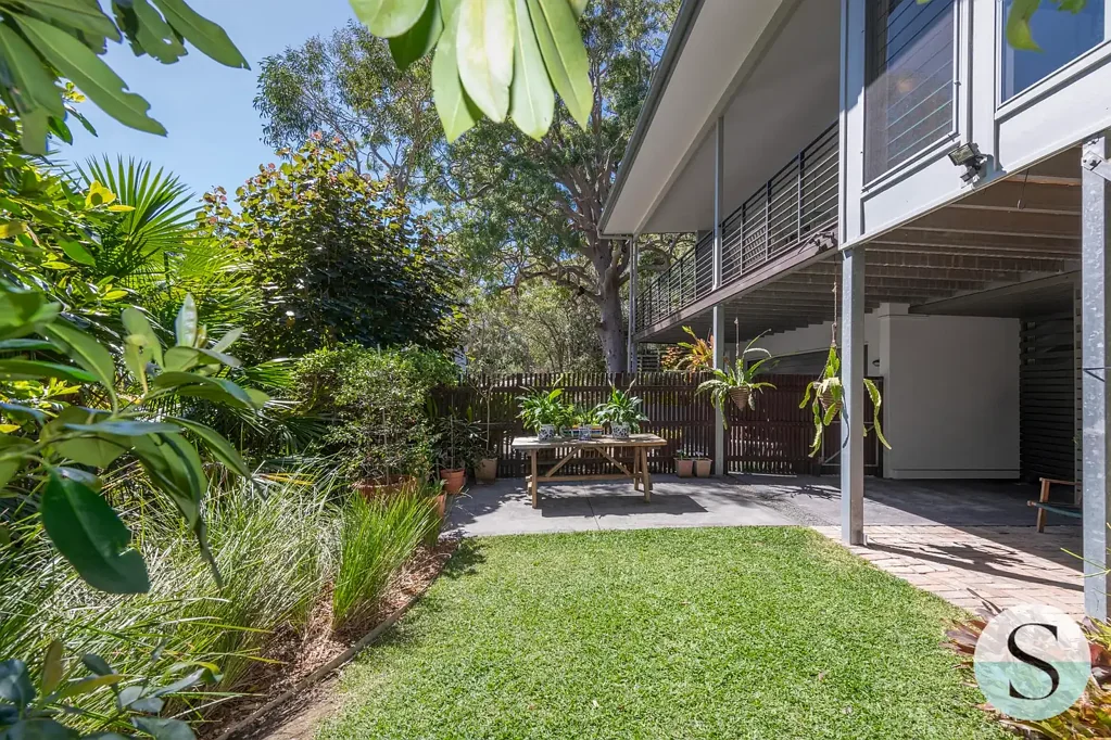 Murrays Beach 4房  Paradise Found, You’ll Want to Get Lost Here in this Surrounded by Nature Impeccably Maintained Home by The Lake & Just 5 Minutes from Shops & Beaches