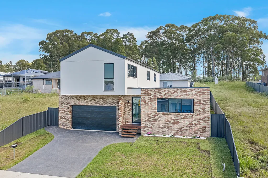 11 Wirraway Boulevard, Badagarang, NSW 2540