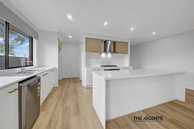 7 Ebbsfleet Crescent, Strathtulloh, VIC 3338, 4房, 2浴, House