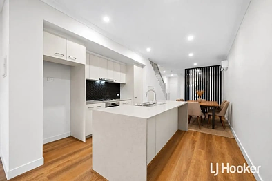 103 Waterhaven Boulevard, Point Cook, VIC 3030, 2房, 2浴, Townhouse