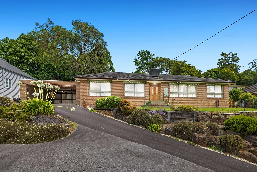 8 Craig Avenue, Ferntree Gully, VIC 3156