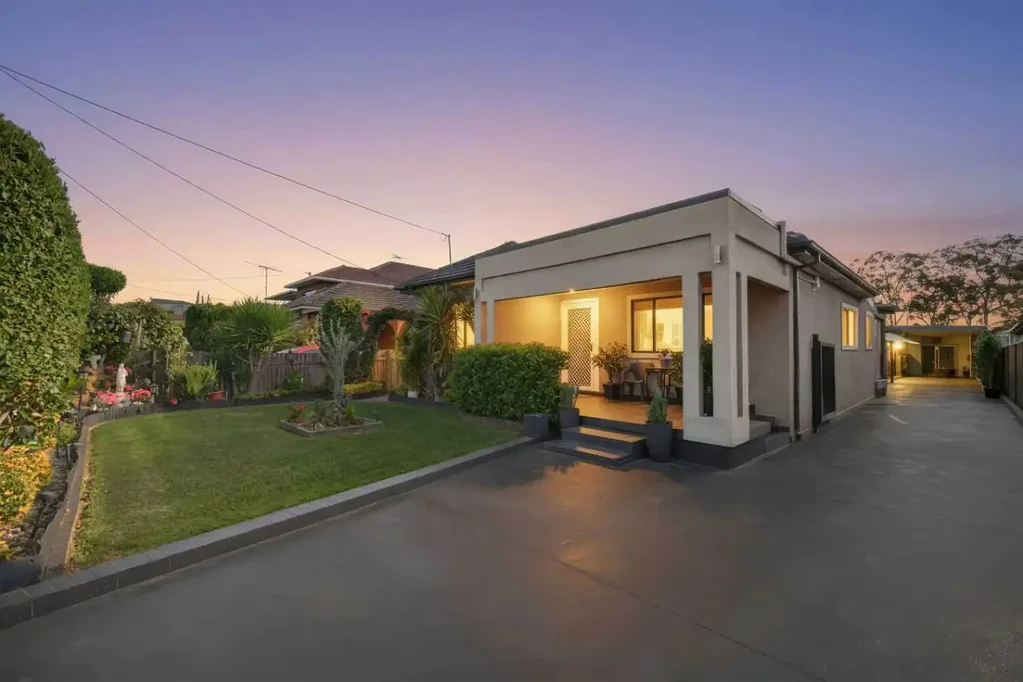 Guildford 4બેડરૂમ Spacious Family Living on a Generous 815.7sqm Block