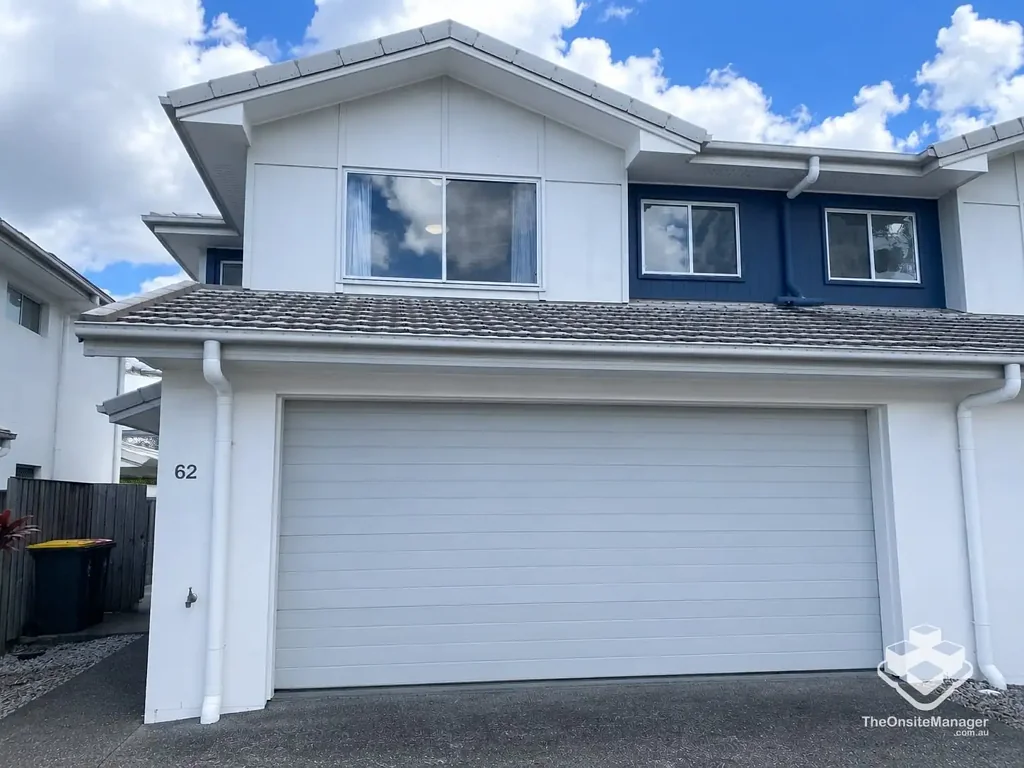Spacious Family Townhouse Close to Transport & Shopping