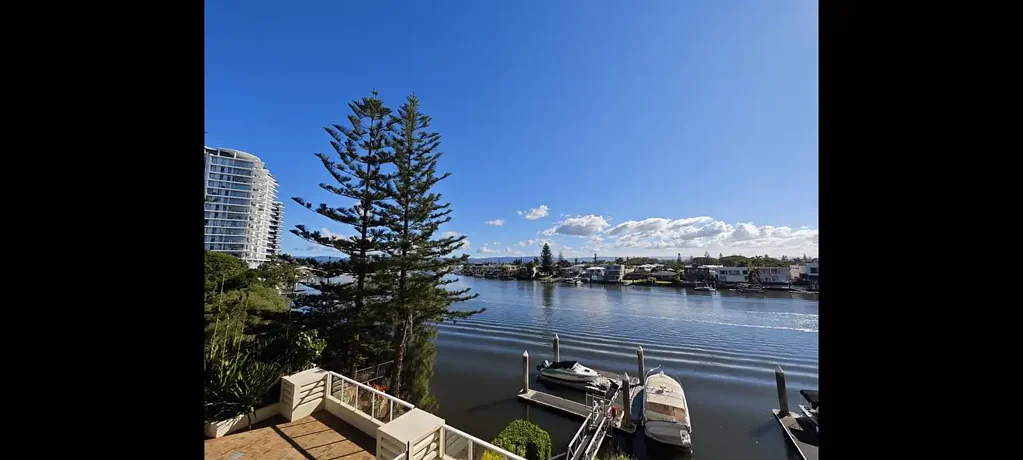 Live the Gold Coast dream in this stylish fully furnished apartment