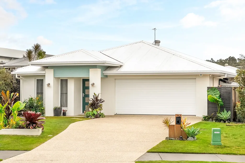 Bahrs Scrub 6 Bedroom SPRAWLING FAMILY HAVEN OVER 275SQM WITH MULTIPLE LIVING AREAS AND AN OUTSTANDING FIRE PIT AREA, ALL ON A GENEROUS 639SQM