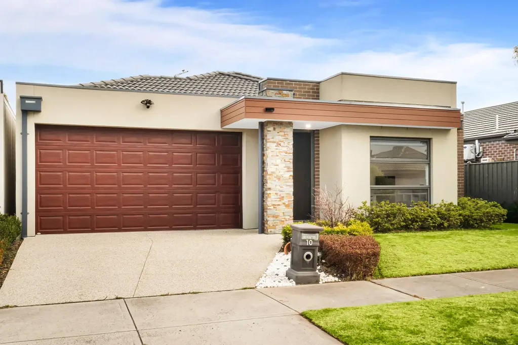 10 Guernsey Street, Clyde North, VIC 3978