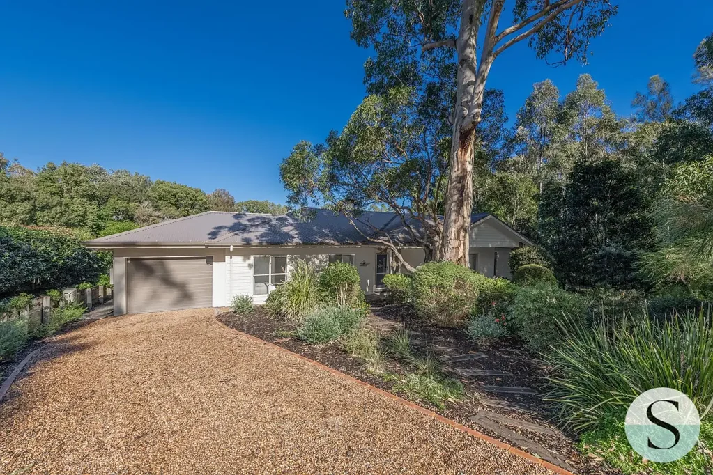 Murrays Beach 4Moenga Extremely Rare, Completely Single Level, Grand Proportions Home, Very Close to the Water's Edge & Looking Out to Nothing but Nature!
