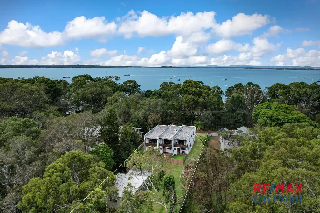 Coochiemudlo Island 6Habitaciones Prime Main Beach Development Opportunity | 3,588m² with MDR Zoning | Block of 3 Townhouses | 50m to Beach & Jetty