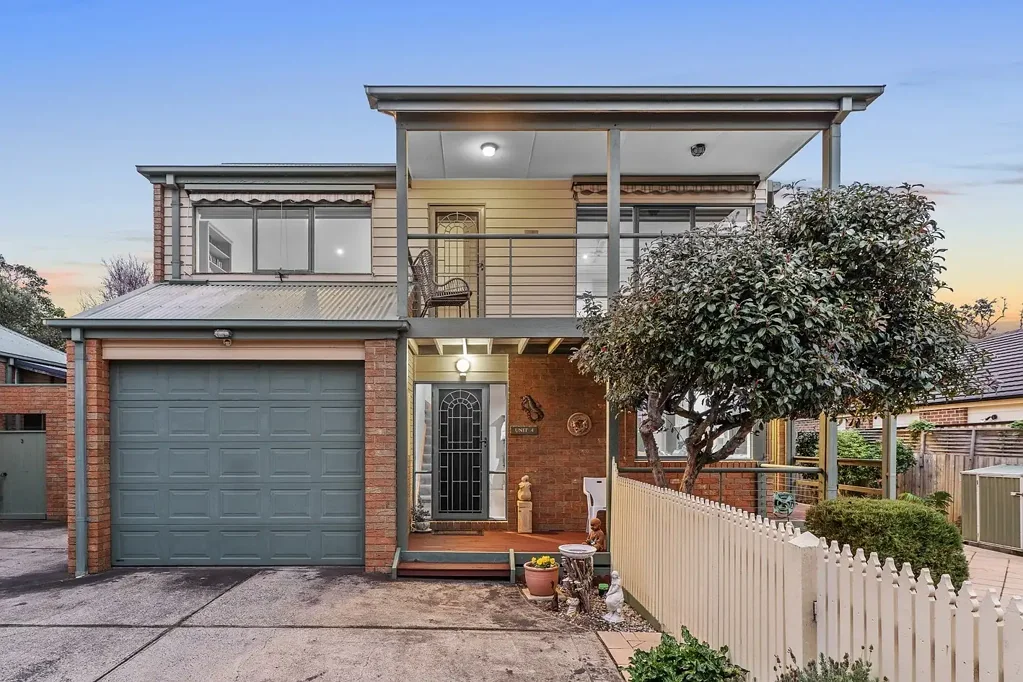 Mornington 3chambre Stylish Beachside Townhouse Just Moments from Fishermans Beach & Main Street With No Body Corporate