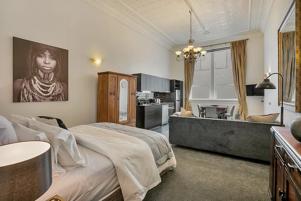 Spacious Character Studio Apartment - Auckland CBD