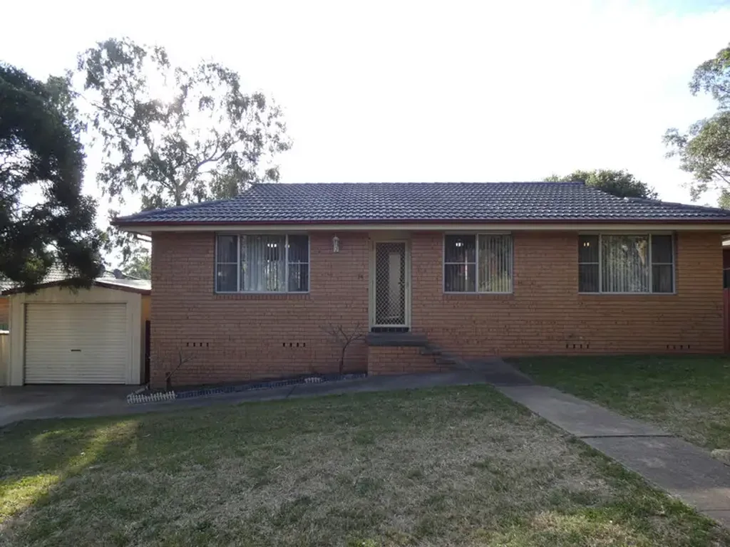 Spacious 3-Bedroom Family Home with Fully Fenced Yard