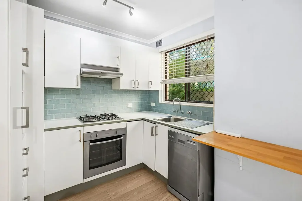 Beachside Bliss: Stylish Garden Apartment Just Steps from the Sand