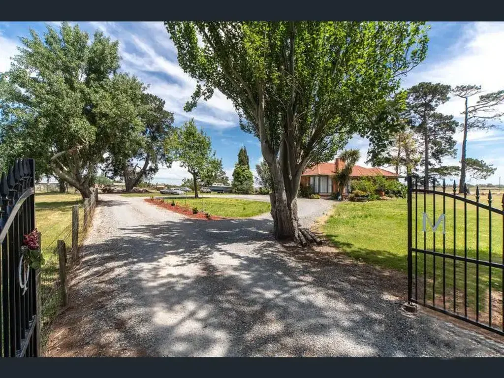 Devon Meadows  Your Lifestyle Property Awaits – 10 Acres (approx.)