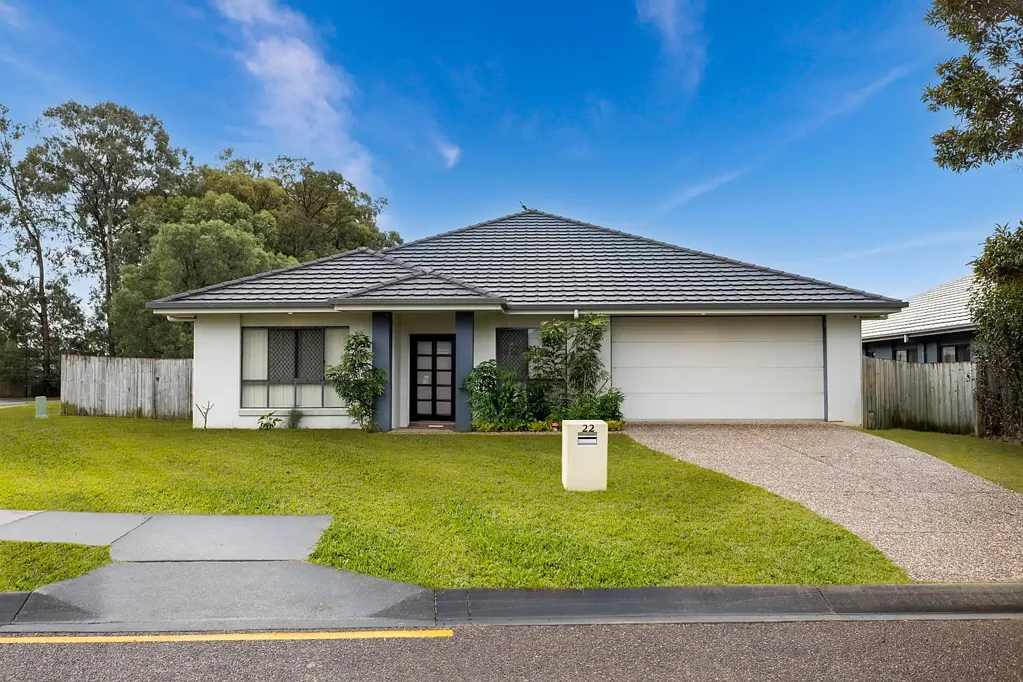 North Lakes 5 Bedroom Move-In Ready Family Home in Bridgehaven Estate