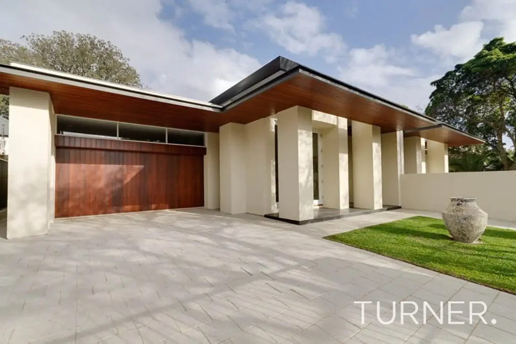 Outstanding Location, 3 Bedroom Executive Residence