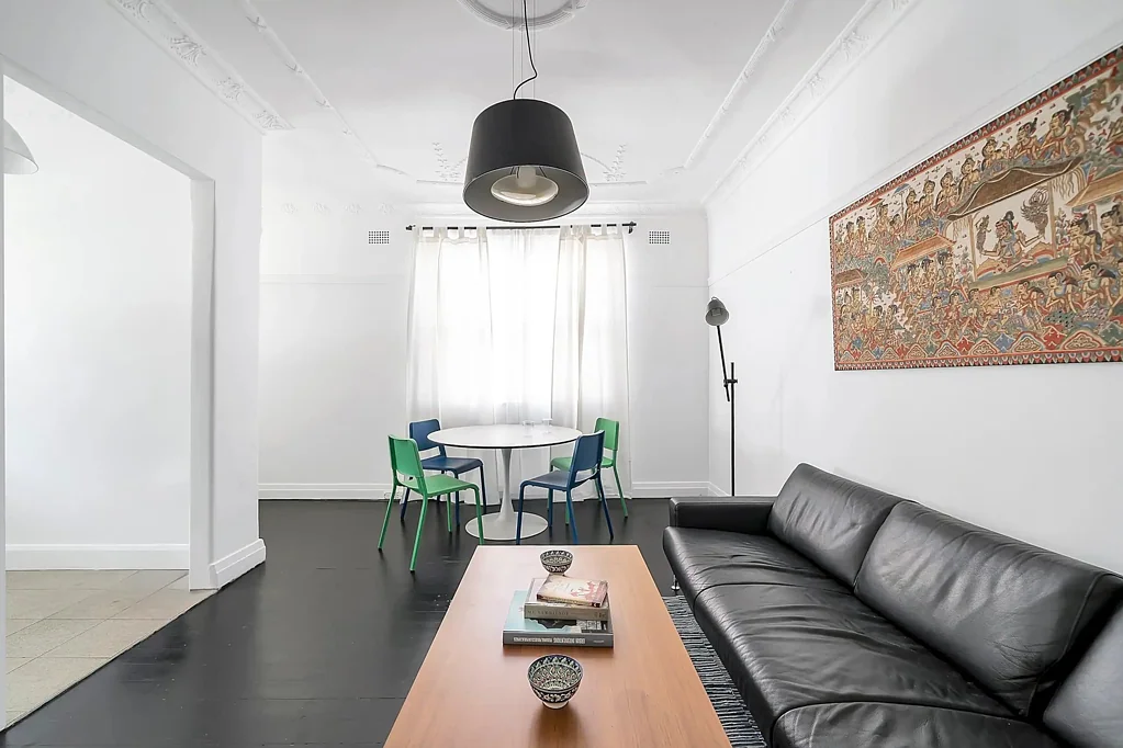 Furnished apartment in perfect beachside location