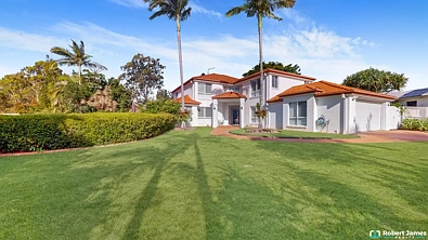 Tewantin 4房  Quality, Space & Style in Prestigious Noosa Banks Enclave