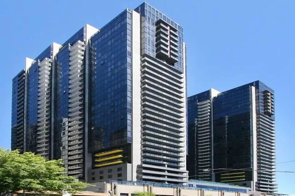 FULLY FURNISHED + 2 BEDROOMS + 1 CARPARK