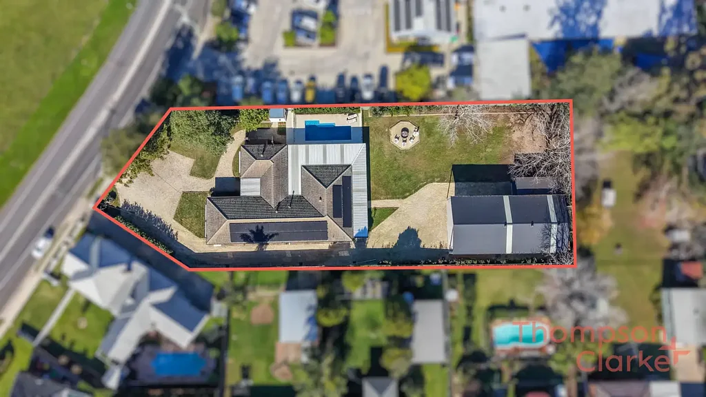 Bolwarra 6房  Beautifully Updated 6-Bedroom Bolwarra Family Home with Pool, Shed & Stunning Gardens