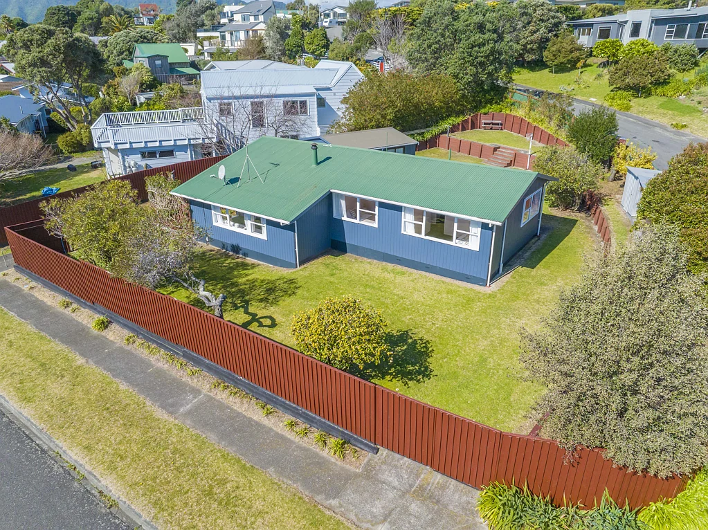 13 Hicks Crescent, Waikanae Beach, Kapiti Coast, Wellington