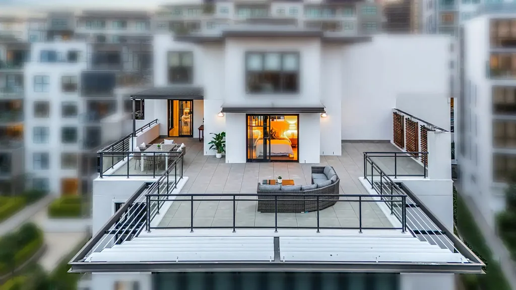Meadowbank 3Moenga Whole floor sub-penthouse with panoramic water views