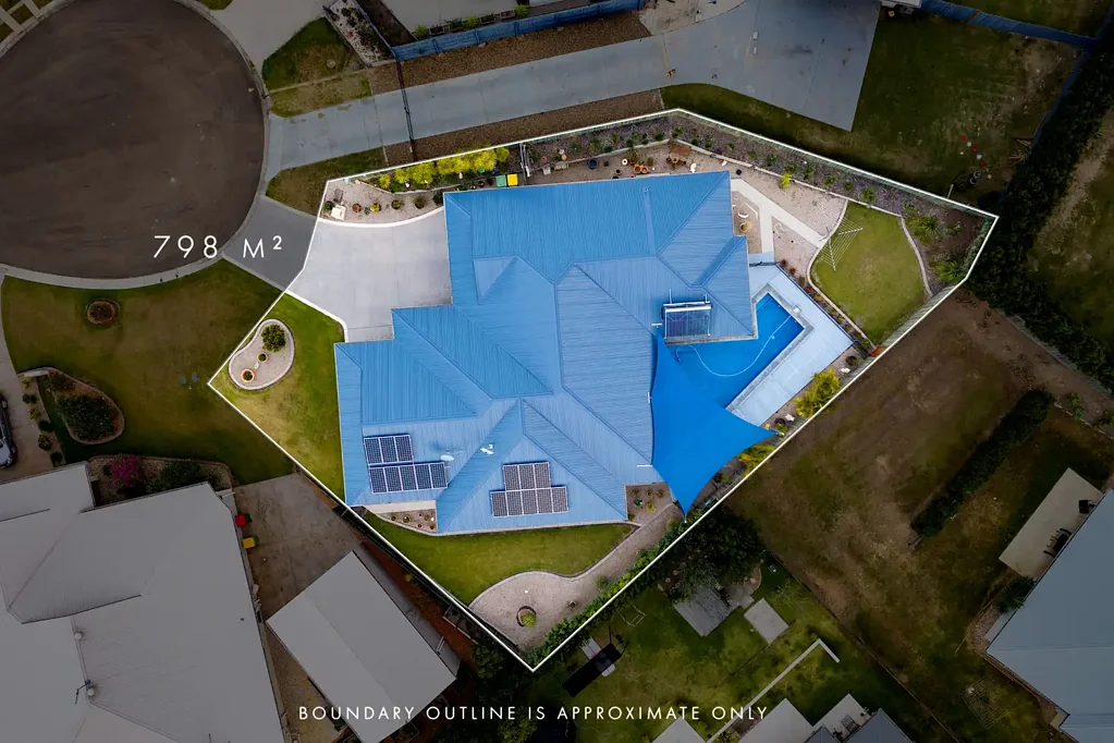 Jones Hill 4房  A family home built for long afternoons and quiet nights