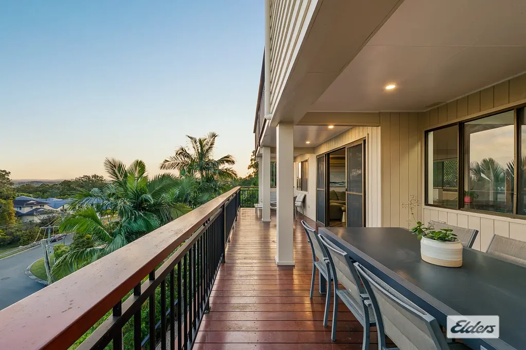 Daisy Hill 4 Bedroom INCREDIBLE VIEWS FROM EVERY LEVEL!