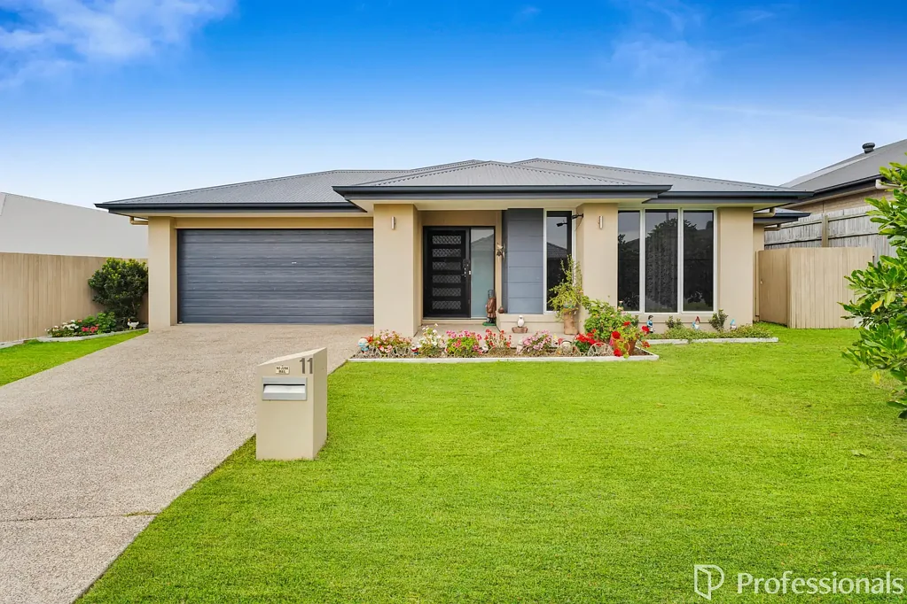 Large Family Home | Multiple Living Spaces!