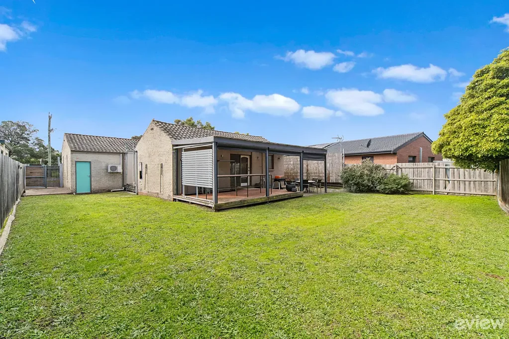 Frankston 3房 引人注目的建筑风格与家庭舒适完美结合 Striking Architectural Style Meets Family Comfort