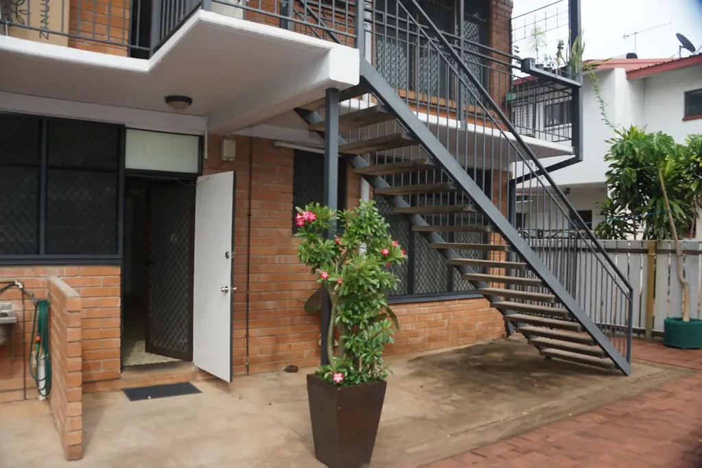 Immaculatety presented unit in quiet location