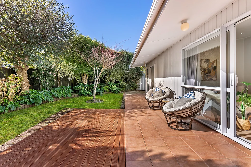 Forrest Hill 2 Slaapkamer $949,000 -  DOUBLE WESTLAKE - MOTIVATED VENDOR