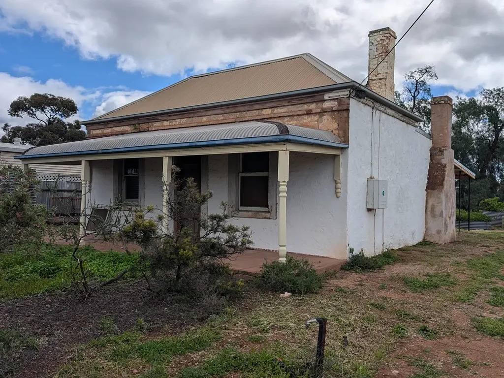 Quorn 2 Slaapkamer Charming 1890s Stone Cottage on Large Block Opposite the Park – New Roof, Solar, and Endless Potential