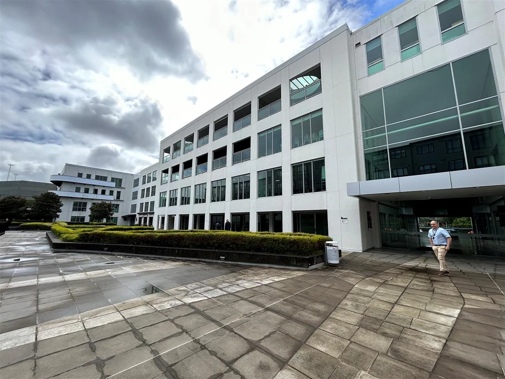 Mount Eden Savills - Tidy in a Great Hub