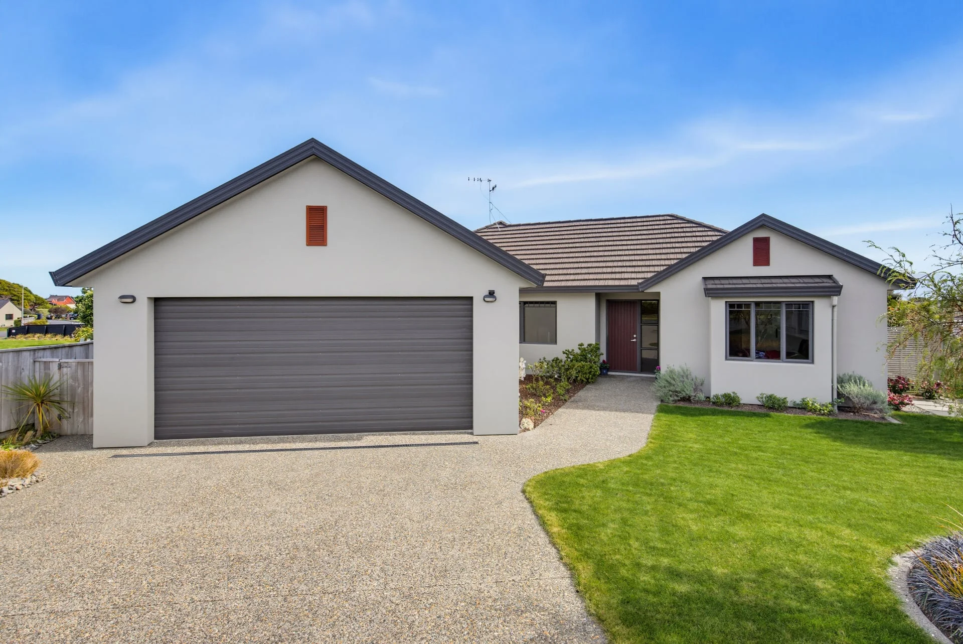 Paraparaumu Beach 4房  Space, sunshine and a great location