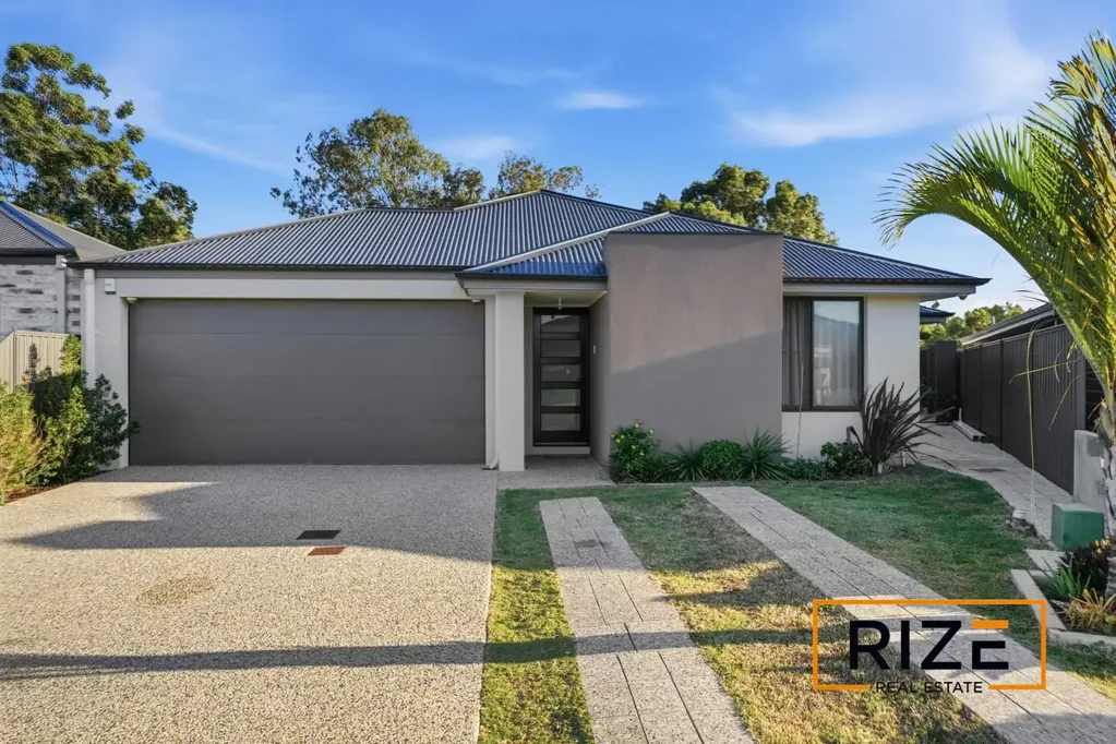 Bullsbrook 4ห้องนอน NEW PRICE - High $900k's! - Modern Country Living with Dual Master Suites!