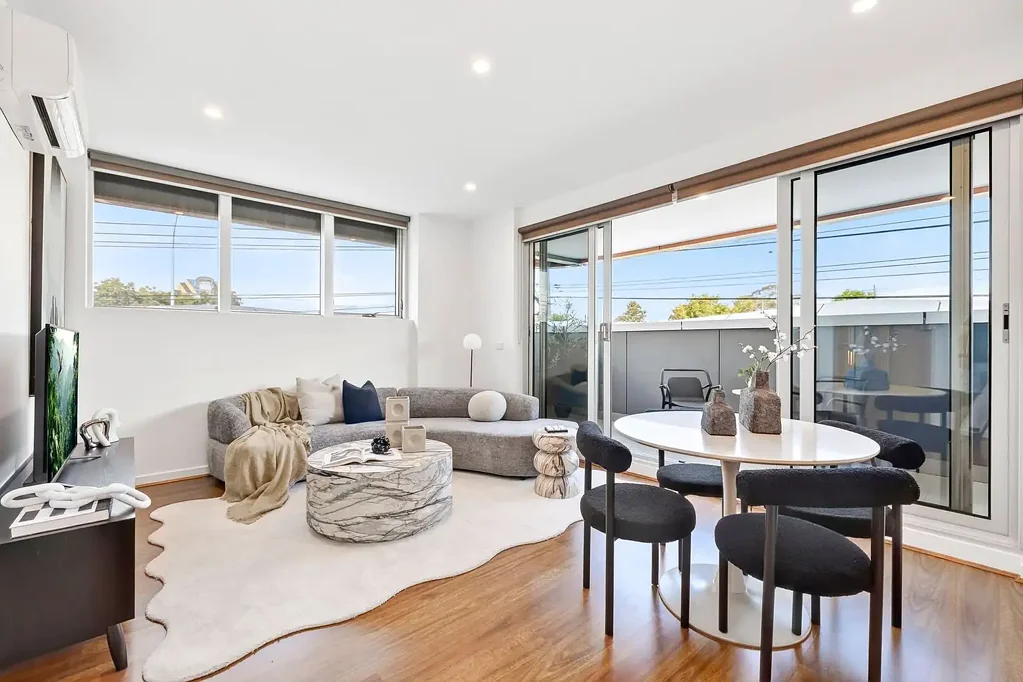 Oakleigh 2ห้องนอน The Brief: Modern 2 Bedroom Apartment in Prime Lifestyle Location