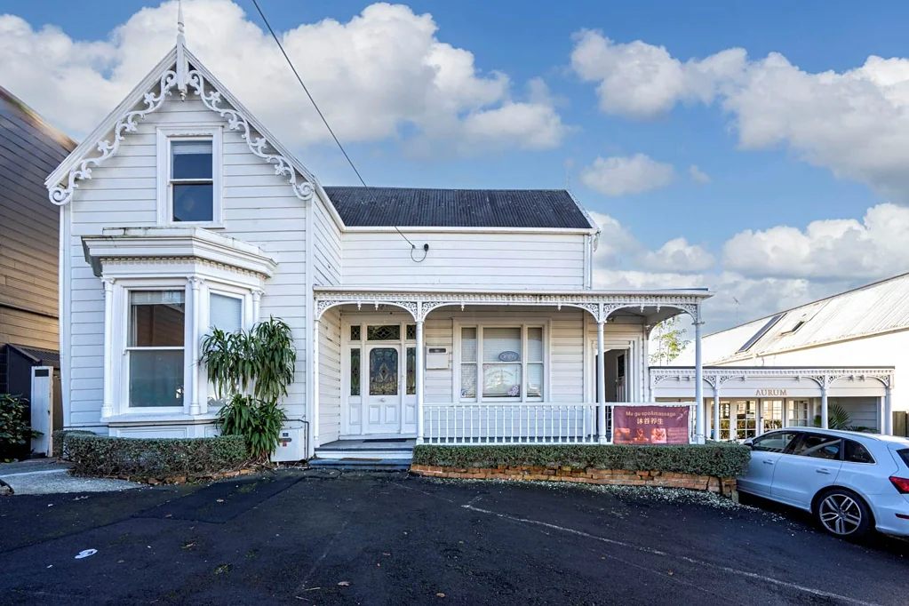 Ponsonby 6房  DEVELOPERS, LAND BANKERS, OWNER-OCCUPIERS