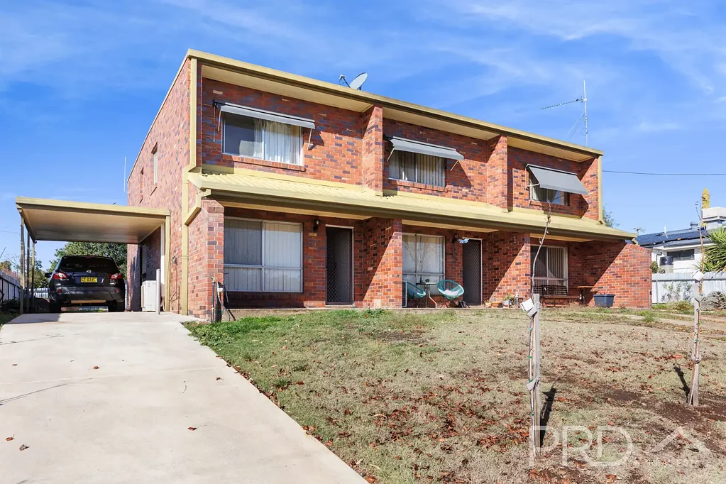 Adelong 6ਬੈੱਡਰੂਮ "Stanley Court" Three Townhouses All In One