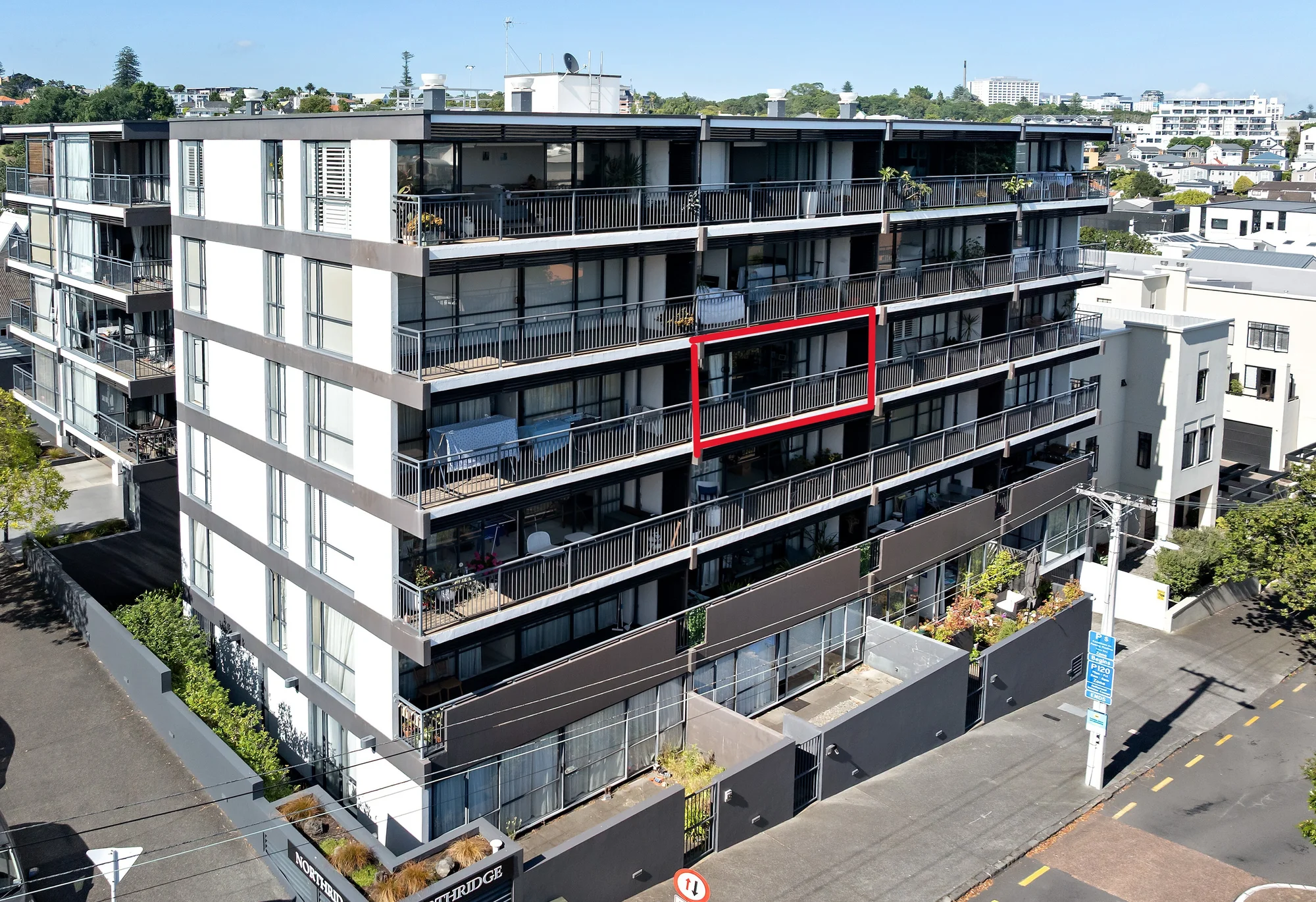 Parnell 2部屋 'Northridge' Apartment, DGZ, great tenant in place