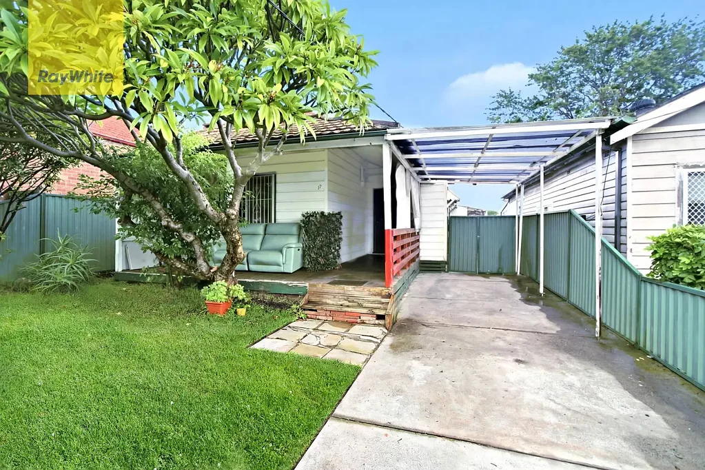 Lakemba 4房 Belmore近铁物业 三卧木地板 大厨储物 双浴休闲 宽院停车位 Renovators Delight - Walk to Belmore & Lakemba Stations