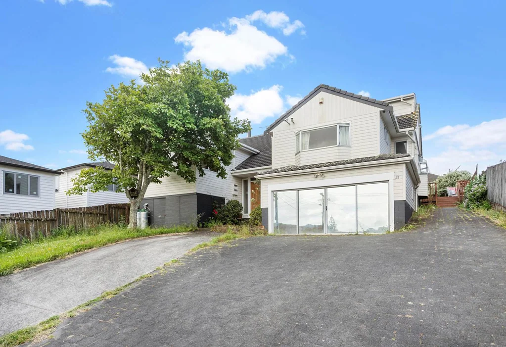 Mount Roskill 6部屋 INVESTMENT SALE, DO UP OR DEVELOP!!