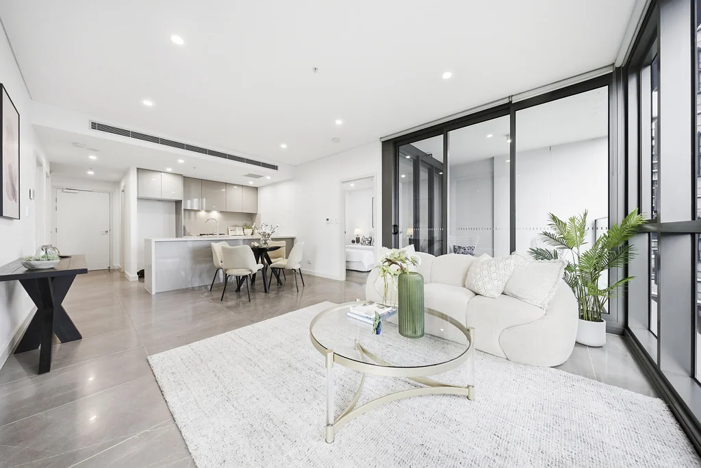 Macquarie Park 2房 公园核心 2卧公寓 购物地铁楼下 时尚家具 宽敞舒适 学习区灵活 阳光开放空间 现代浴室 安全停车 黄金地段 便捷生活 优质设施 Spacious 2 Bed + Large Study Apartment with Potential 3rd Bedroom