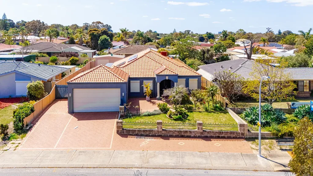 Halls Head 4Kwarto Huge Family Home With Bonus Side Access, Van Parking & Workshop!