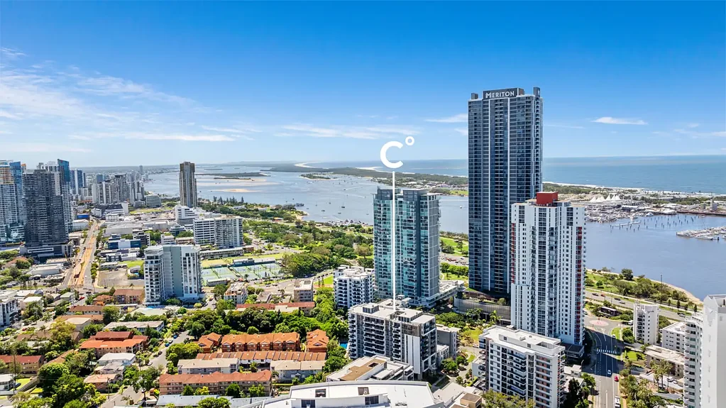 Southport 2房  Sophisticated Coastal Retreat with Panoramic Water Views in Vibrant Southport