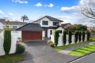 2/14 Hugh Green Drive, Pinehill, North Shore City