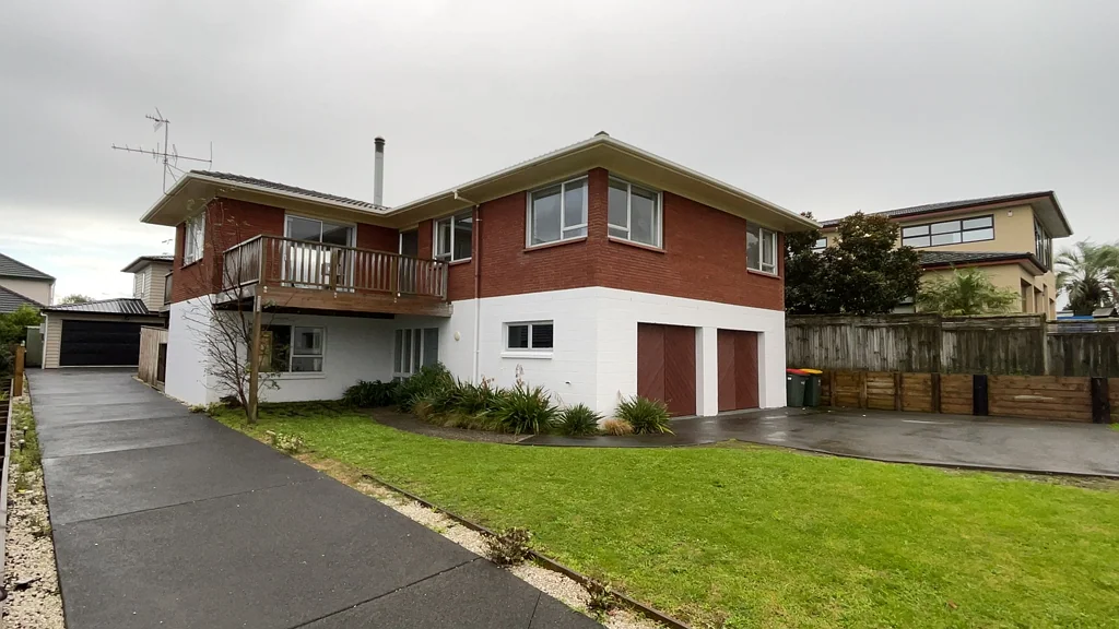 4 bedrooms In zone for Macleans College
