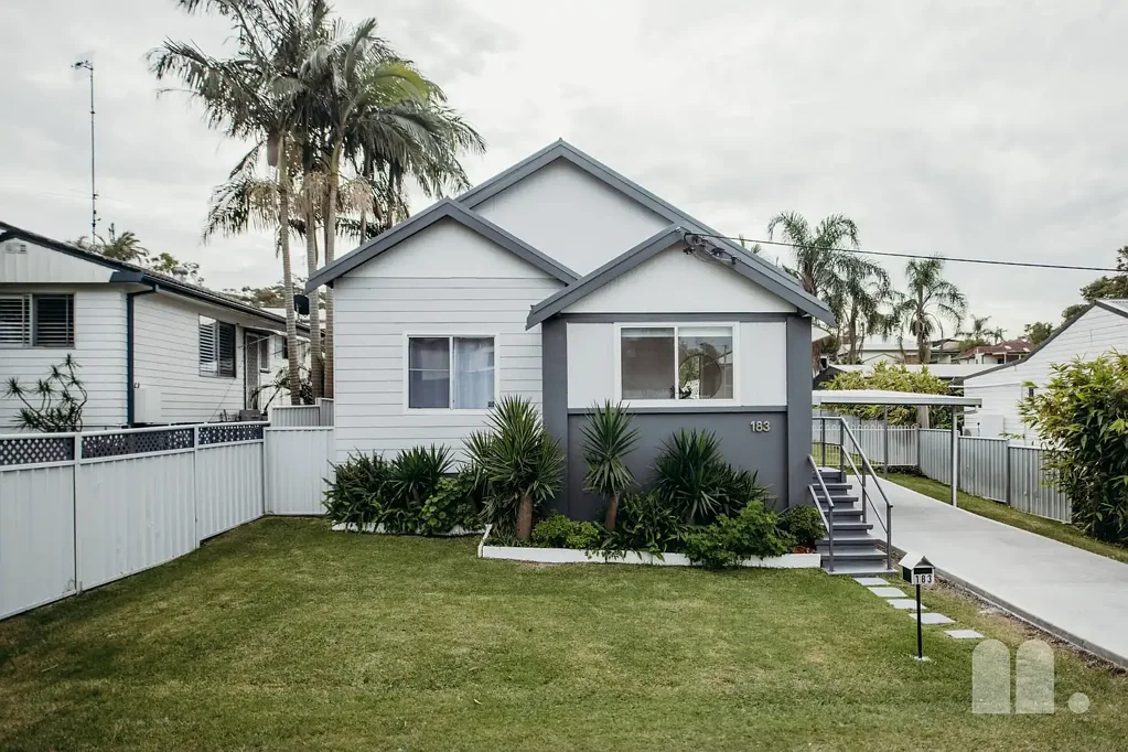Belmont North 3બેડરૂમ Timeless character & modern comfort between beach and lake