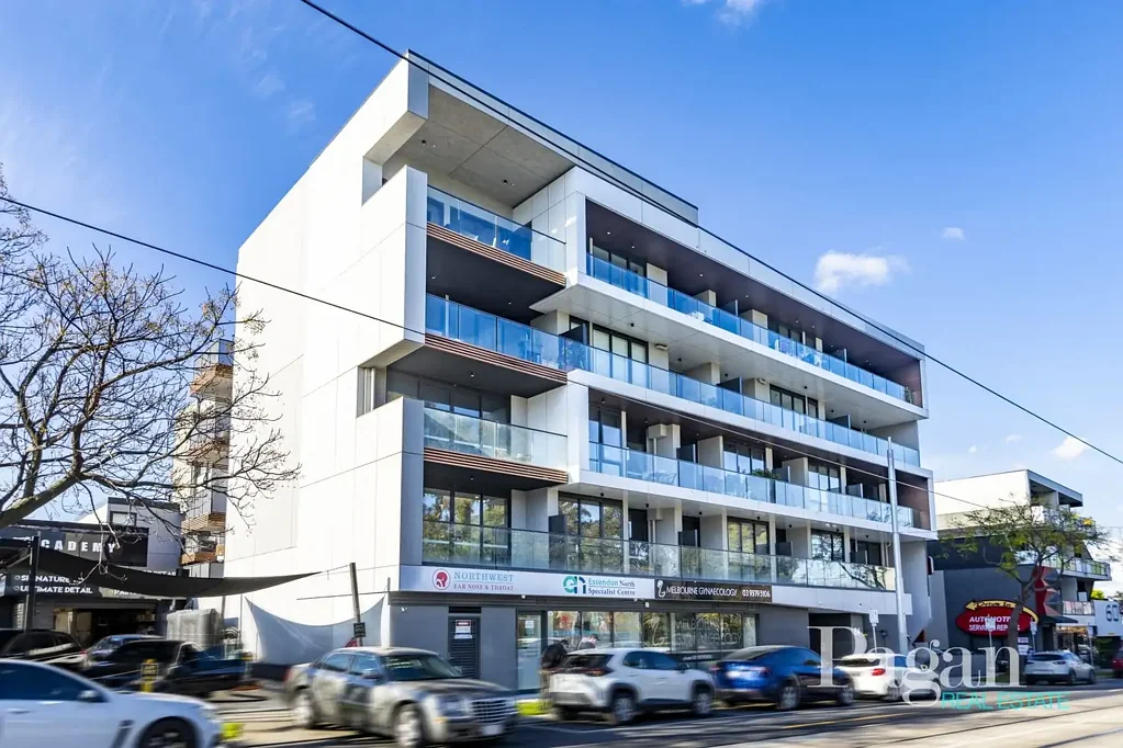 Ground Floor Living with a Huge Private Courtyard - 6 Month Lease ***